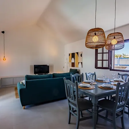 Tara Villa Tias