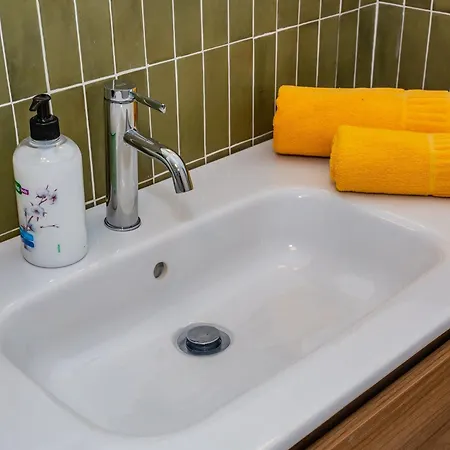 Tara فيلة تياس