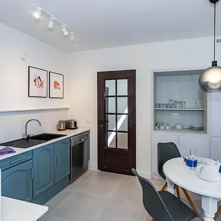 فيلة Tara تياس