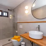 Villa Tara Tías