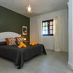 Villa Tara Tías